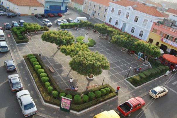 Fully Equipped 3-Bedroom Apt In Downtown Praia Eksteriør billede