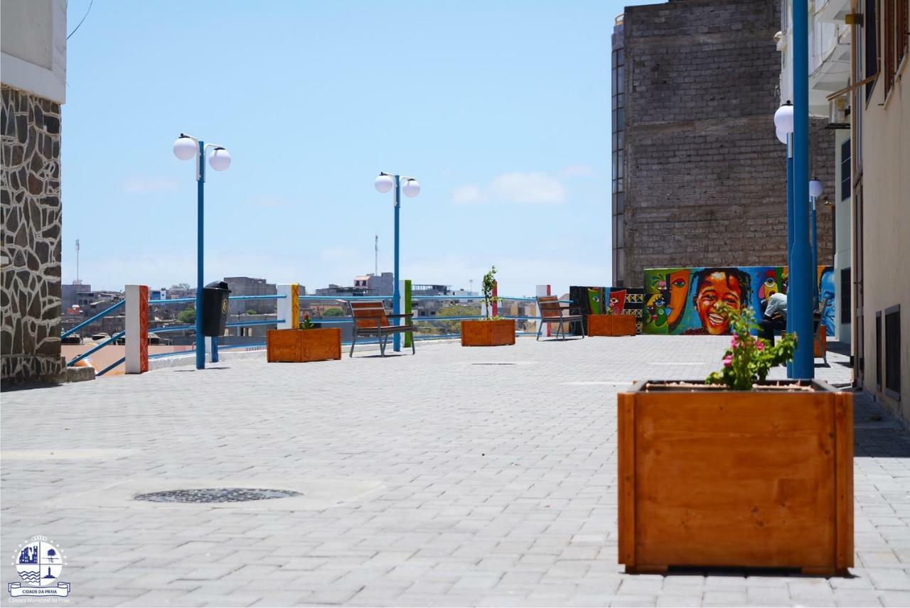 Fully Equipped 3-Bedroom Apt In Downtown Praia Eksteriør billede